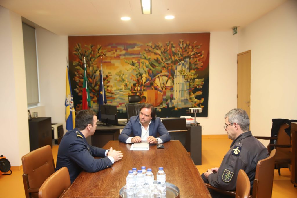 Presidente da Câmara recebeu novo comandante do destacamento da GNR de Guimarães