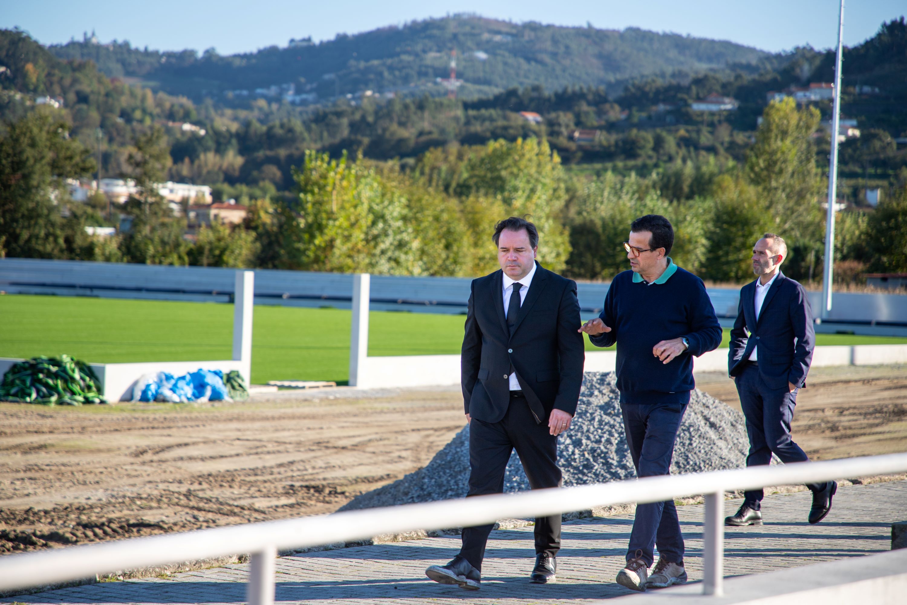 PRESIDENTE DA CÂMARA VISITOU OBRAS A DECORRER NO COMPLEXO DESPORTIVO DO CCD SANTA EULÁLIA